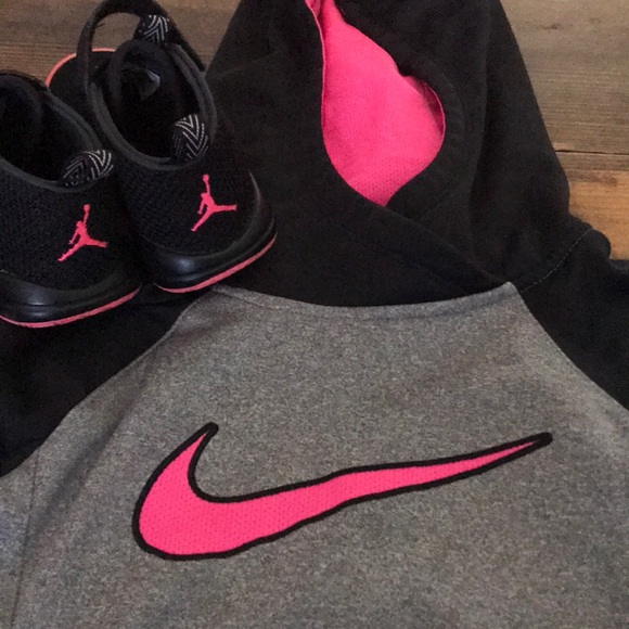 Little girls size Sm Nike therma-fit sweatshirt - Picture 6 of 6